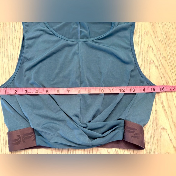 Fabletics Workout Top Size M - Picture 4 of 6